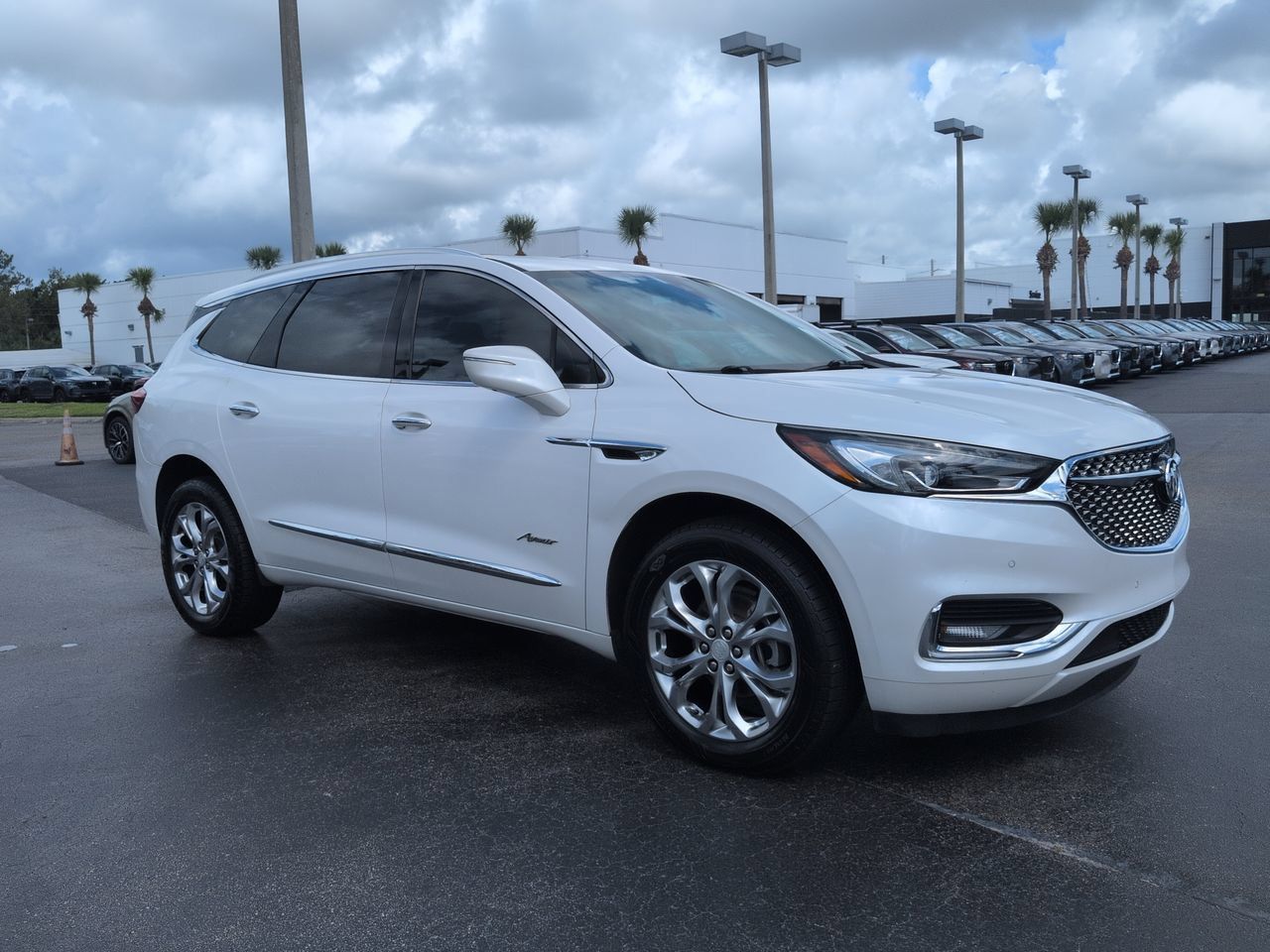 Used 2020 Buick Enclave Avenir w/ Avenir Technology Package AWD/4WD image 2