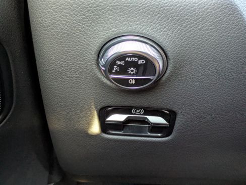 Used 2024 Mercedes-Benz GLC 43 AMG 4MATIC image 37