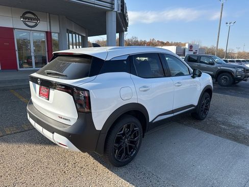 New 2026 Nissan Kicks SR image 4