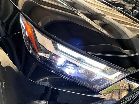 Used 2022 Toyota RAV4 XLE image 27