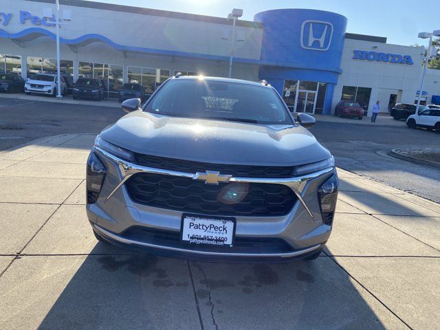 Used 2024 Chevrolet Trax LT w/ Driver Confidence Package FWD image 3