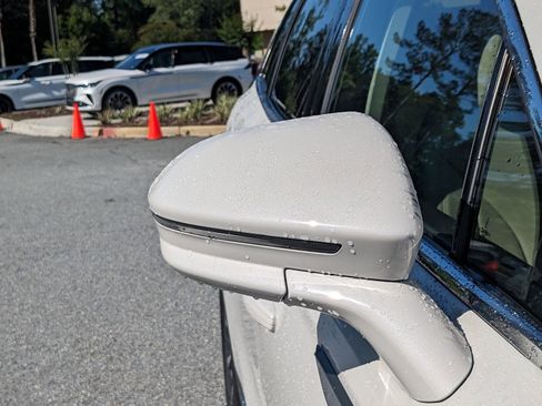 Certified 2023 Lincoln Nautilus Reserve image 12