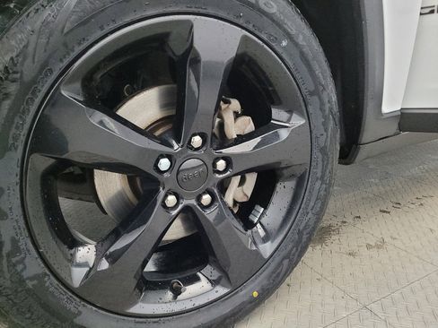 Used 2023 Jeep Grand Cherokee Altitude image 31