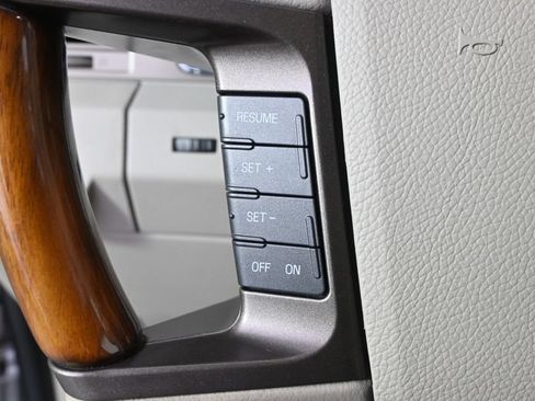 Used 2014 Lincoln Navigator 4WD image 34