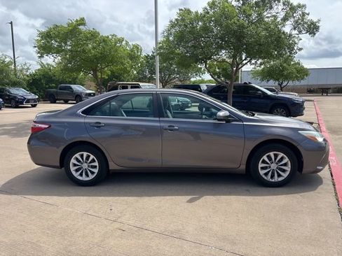 Used 2016 Toyota Camry LE image 4