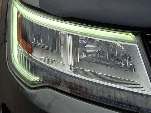 Used 2017 Ford Explorer XLT w/ Equipment Group 202A image 7