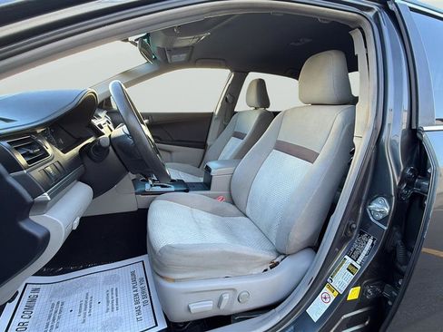 Used 2012 Toyota Camry LE image 25