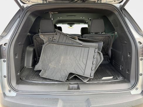 Used 2023 Chevrolet Traverse LT FWD image 25