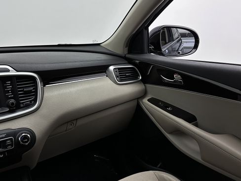 Used 2019 Kia Sorento LX image 27