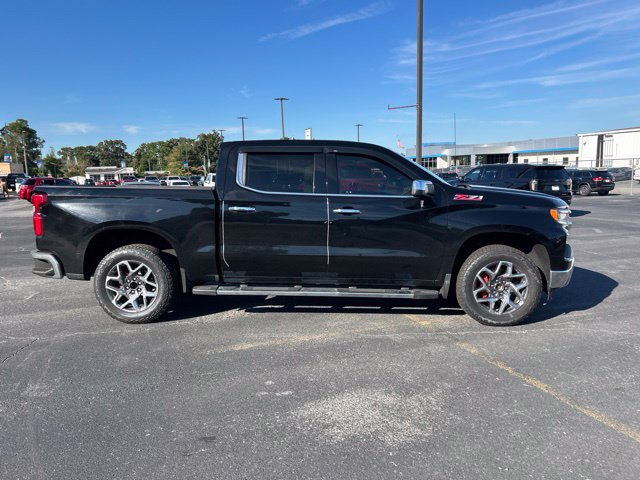Used 2022 Chevrolet Silverado 1500 LTZ w/ LTZ Convenience Package II AWD/4WD image 5