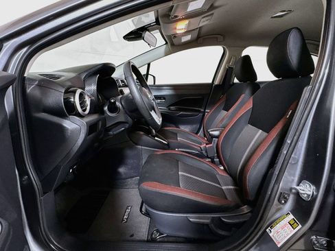 Used 2025 Nissan Versa SR FWD image 18