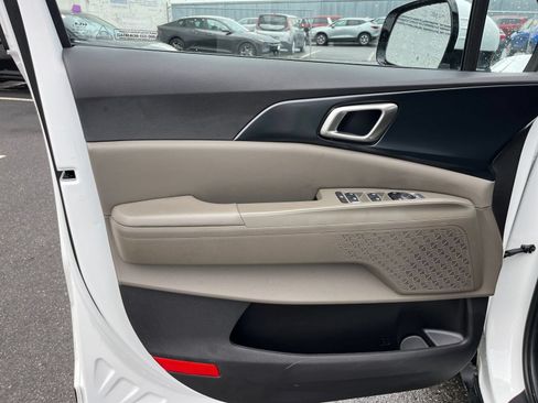 Used 2026 Kia Carnival FWD image 18
