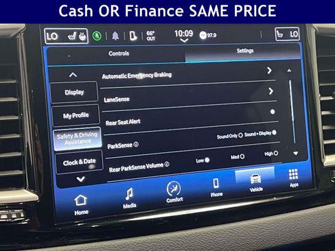 Used 2024 Chrysler Pacifica Touring-L FWD image 29