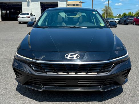 Used 2024 Hyundai Elantra Limited FWD image 2