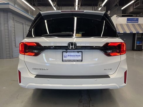 Used 2025 Honda Odyssey Elite image 6