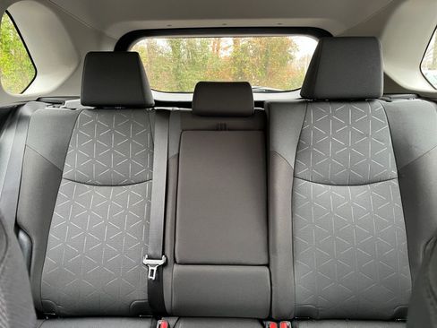 Used 2025 Toyota RAV4 XLE image 38