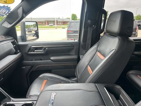 Used 2024 GMC Sierra 2500 AT4 w/ Technology Package AWD/4WD image 24