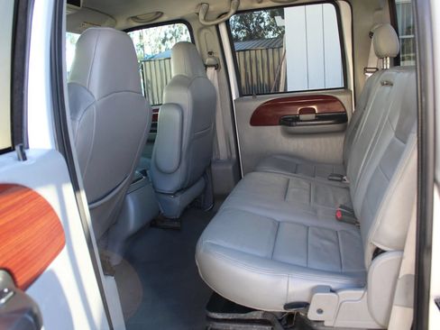 Used 2005 Ford F350 Lariat RWD image 12