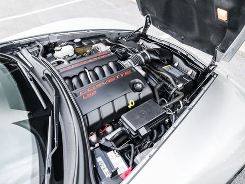 Used 2005 Chevrolet Corvette Coupe w/ Preferred Equipment Group image 75