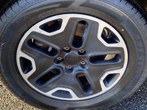 Used 2015 Jeep Renegade Trailhawk image 26