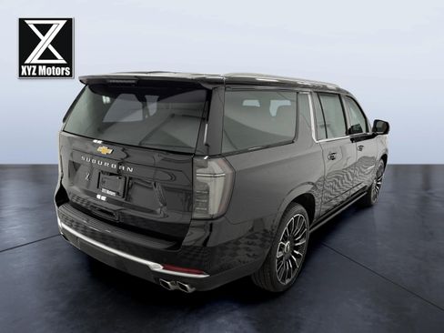 Used 2025 Chevrolet Suburban High Country image 9