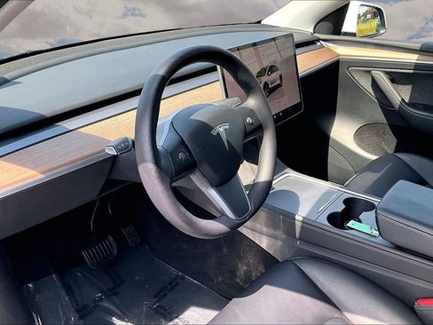 Used 2023 Tesla Model Y Long Range AWD/4WD image 17