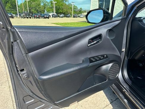 Used 2019 Toyota Prius XLE AWD/4WD image 19