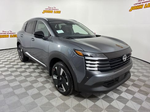 New 2026 Nissan Kicks SR image 9