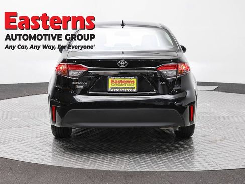 Used 2025 Toyota Corolla LE FWD image 6