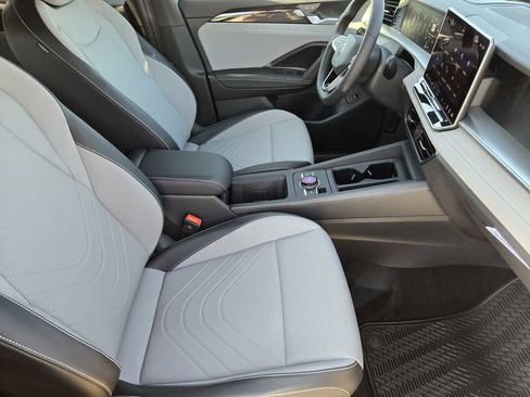 New 2026 Volkswagen Tiguan SE R-Line FWD image 13