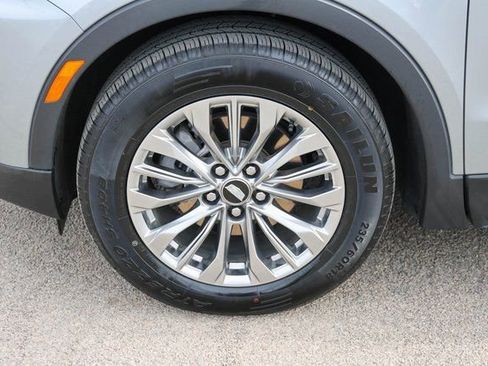 Used 2024 Cadillac XT4 Premium Luxury image 7