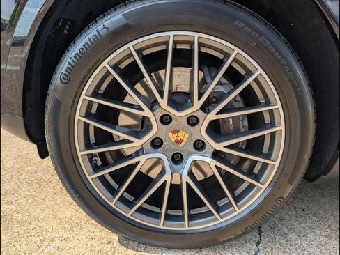 Used 2021 Porsche Cayenne AWD/4WD image 25