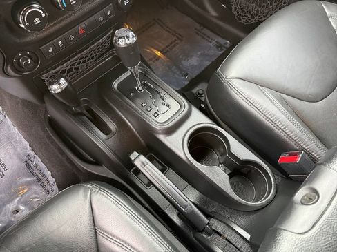 Used 2017 Jeep Wrangler Unlimited Sahara image 19