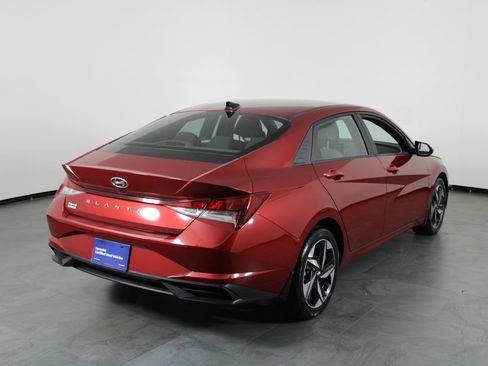 Certified 2023 Hyundai Elantra SEL w/ Convenience Package image 16