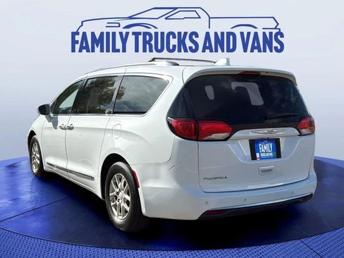 Used 2020 Chrysler Pacifica Touring-L image 3