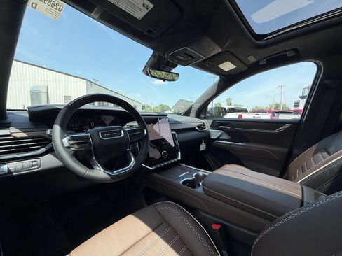 New 2026 GMC Acadia Denali Ultimate w/ LPO, Floor Liner Package AWD/4WD image 19