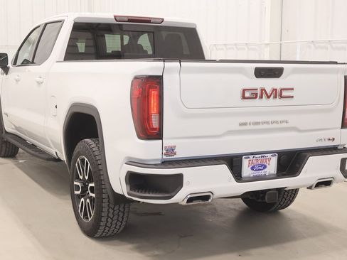 Used 2023 GMC Sierra 1500 AT4 w/ AT4 Preferred Package image 8