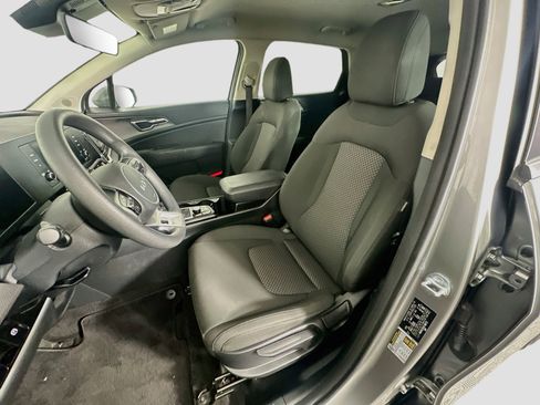 Used 2025 Kia Sportage LX AWD/4WD image 13