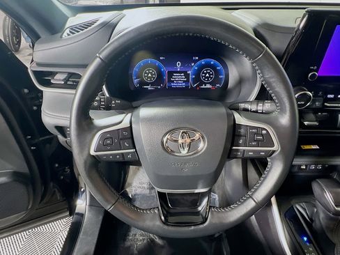 Certified 2025 Toyota Highlander XSE AWD/4WD image 11