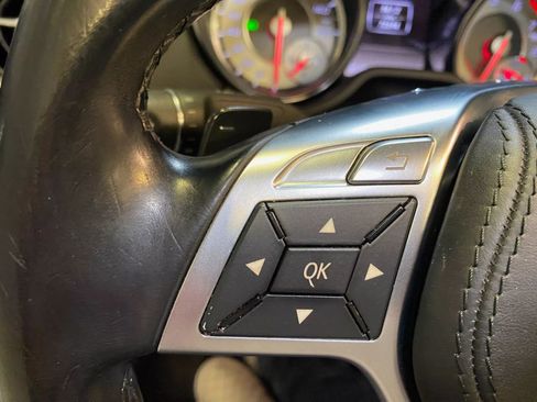 Used 2013 Mercedes-Benz SL 550 w/ Premium Pkg image 35