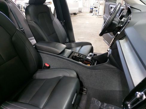 Used 2024 Volvo XC40 B5 Plus w/ Climate Package AWD/4WD image 10