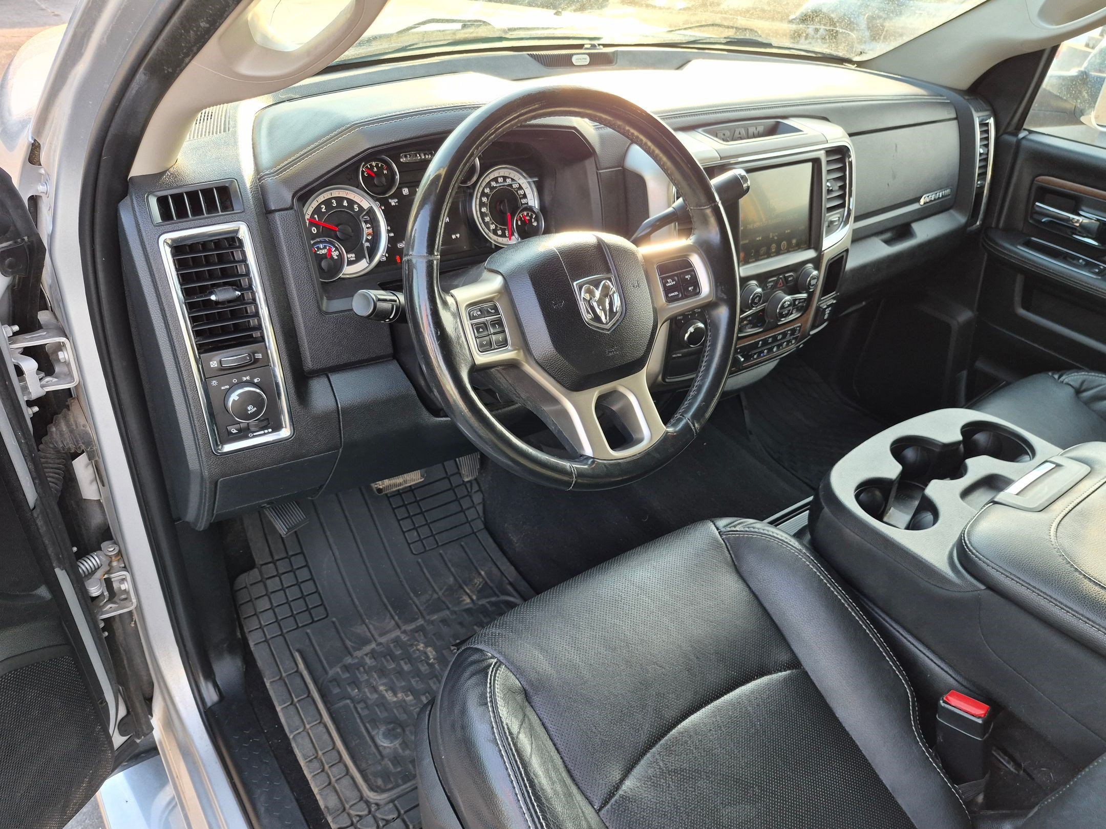 Used 2016 RAM 2500 Laramie w/ Convenience Group AWD/4WD image 16