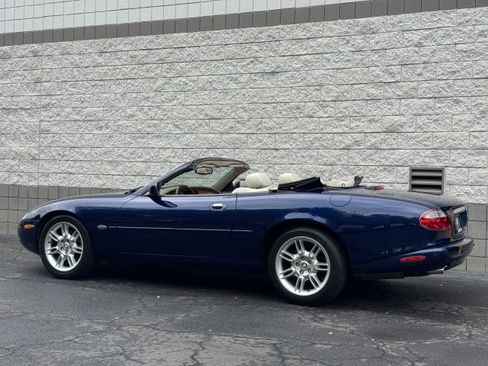 Used 2001 Jaguar XK8 Convertible RWD image 2