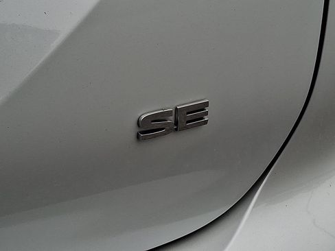 Used 2024 Mitsubishi Outlander SE Black Edition FWD image 30
