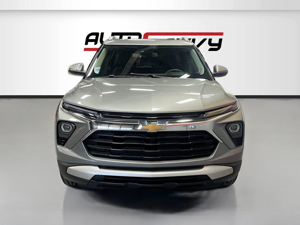 Used 2024 Chevrolet TrailBlazer LT w/ Driver Confidence Package AWD/4WD image 2
