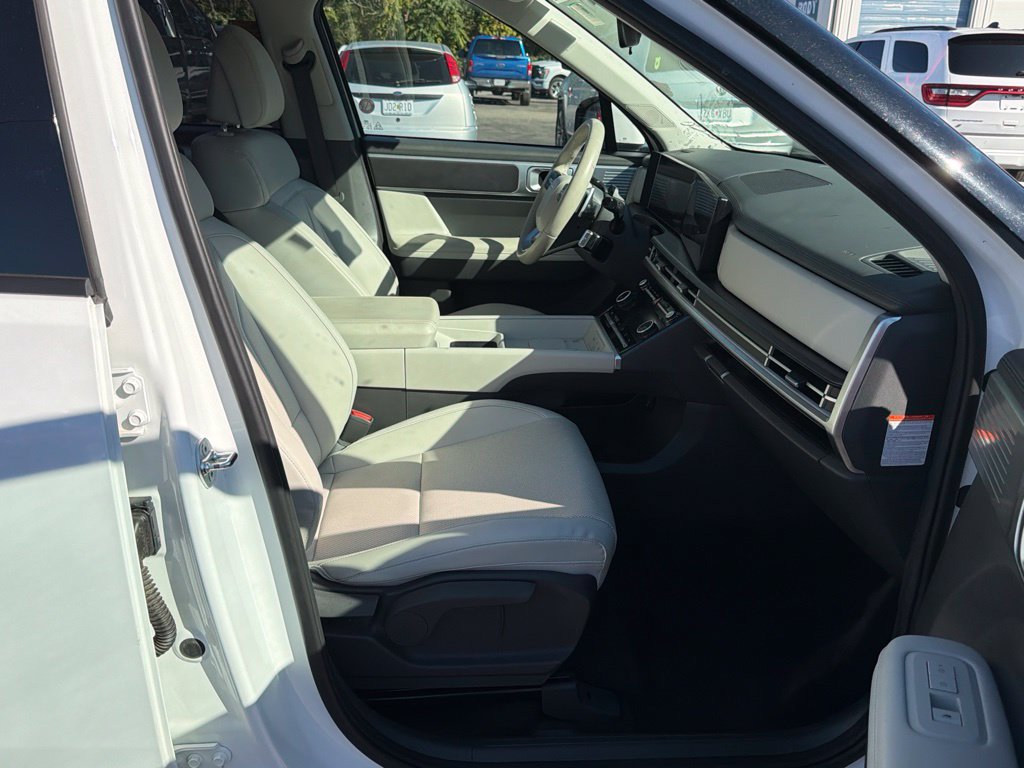 Used 2025 Hyundai Santa Fe SEL AWD/4WD image 15