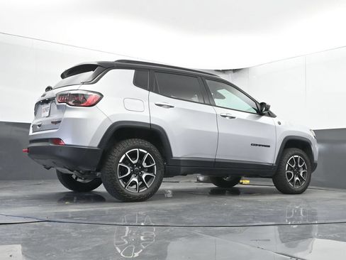 Used 2025 Jeep Compass Trailhawk AWD/4WD image 45