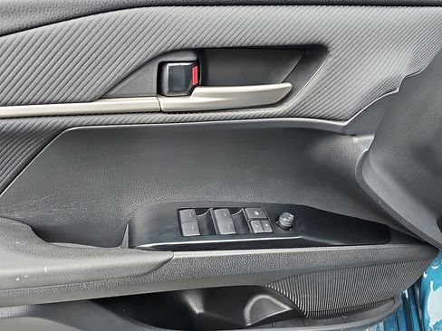 Used 2025 Toyota Camry SE image 13