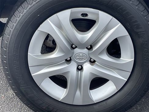 Used 2013 Toyota RAV4 LE image 8