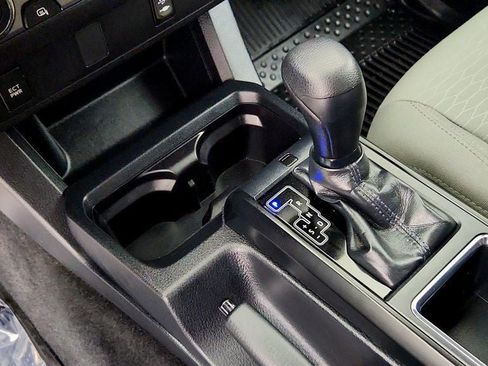 Used 2018 Toyota Tacoma SR w/ SR Convenience Package AWD/4WD image 16